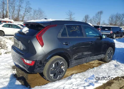 2023 Kia Niro Wind z USA, uszkodzony, nr VIN KNDCR3L17P5052960